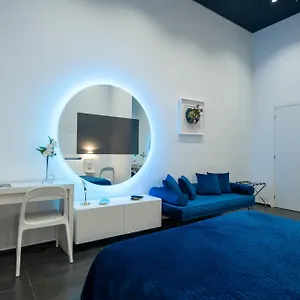 Couette-café Skyhouse Chiatamone, Naples